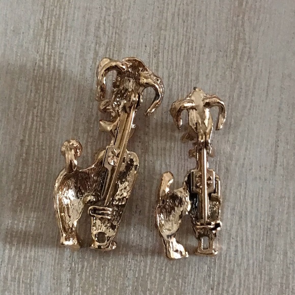 Vintage Pair of Gold Poodle Pins Brooches - Picture 2 of 2